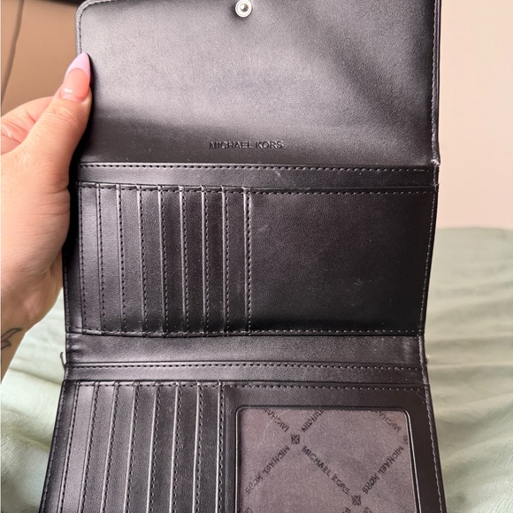 Black Signature Michael Kors Tote and wallet set - Picture 8 of 13